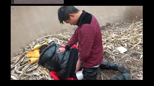 Tuoreet Chinese Couple Fucks In Public lämmintä klippiä