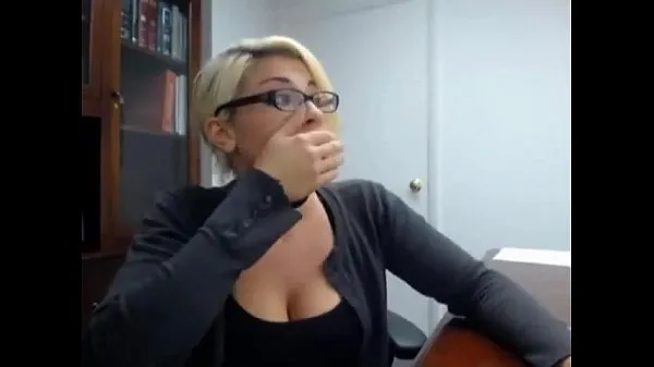 Φρέσκα secretary caught masturbating - full video at girlswithcam666.tk ζεστά κλιπ