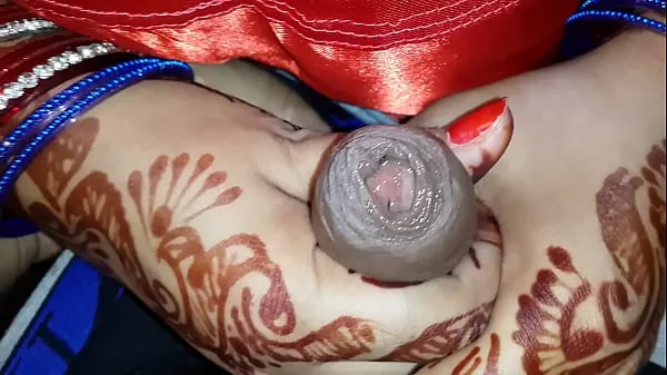 Sveži Sexy delhi wife showing nipple and rubing hubby dick topli posnetki
