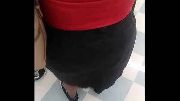 Friske Lady with a fat FAT ass walking in store. (That ass is a monster varme klipp