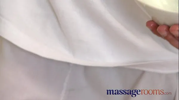 Massage Rooms Mature woman with hairy pussy given orgasmمقاطع دافئة جديدة