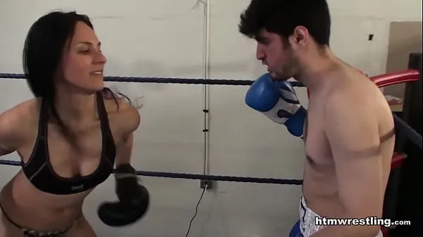 Fresh Tattooed Bitch Beats Up Man in Boxing warm Clips