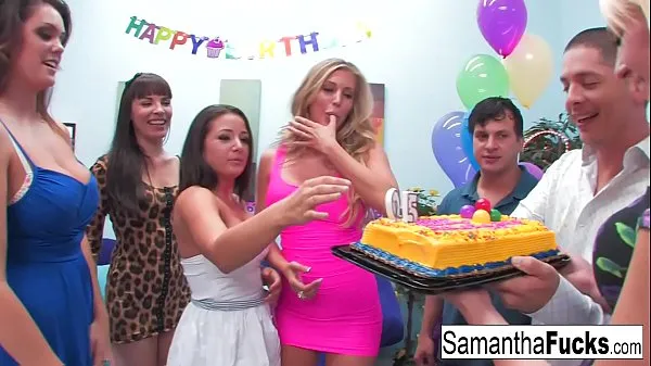 Friske Samantha celebrates her birthday with a wild crazy orgy varme klipp