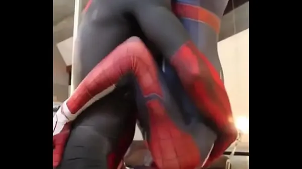 Friske Spiderman Blowjob varme klipp