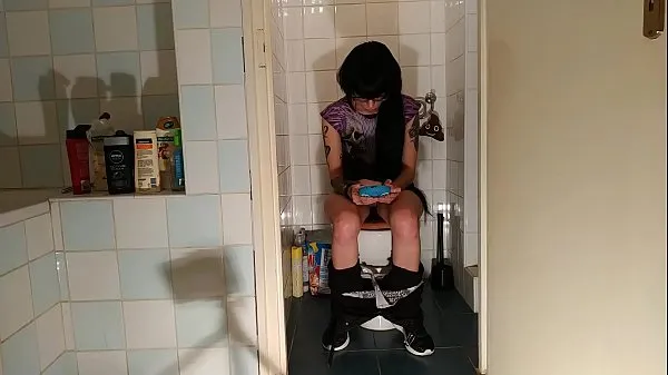 Sexy goth teen pee & s. while play with her phone pt2 HDمقاطع دافئة جديدة