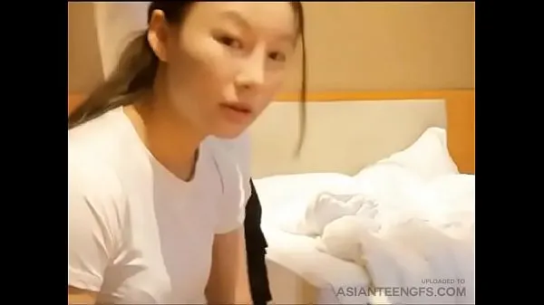 Tuoreet Chinese girl is sucking a dick in a hotel lämmintä klippiä