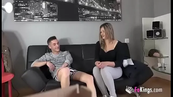 Sveži Crazy dude films himself fucking his best friend's mommy topli posnetki