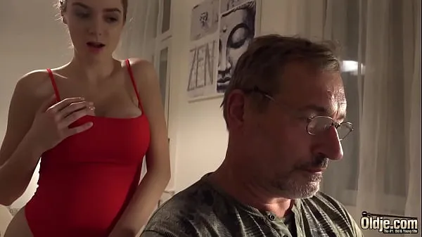 Sveži Bald old man puts his cock inside teen pussy and fucks her topli posnetki