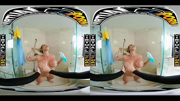 Čerstvé Busty Blonde MILF Robbin Banx Seduces Step Son In Shower teplé klipy