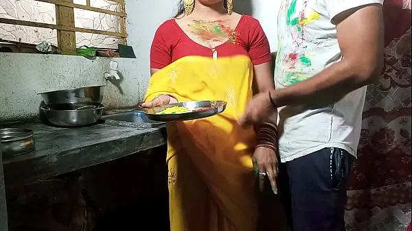 XXX Bhabhi Fuck in clean Hindi voice by painting sexy bhabhi on holi Klip hangat segar