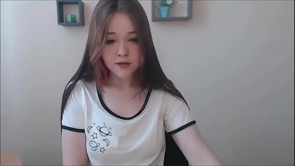 Who is this beautiful webcam teen Klip hangat segar