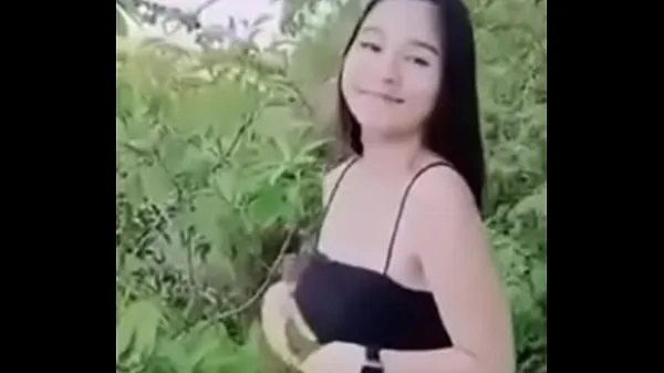 신선한 Little Mintra is fucking in the middle of the forest with her husband개의 따뜻한 클립