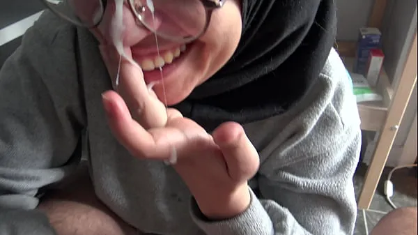 A Muslim girl is disturbed when she sees her teachers big French cock Klip hangat yang segar