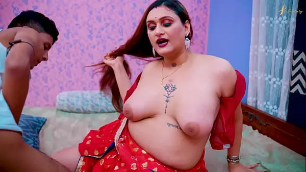 تازہ A sexy lady house owner seduces her servant for sex گرم کلپس
