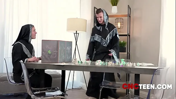 DND Cosplay Anal Freeuse Playing A Board Game Clip ấm áp mới mẻ