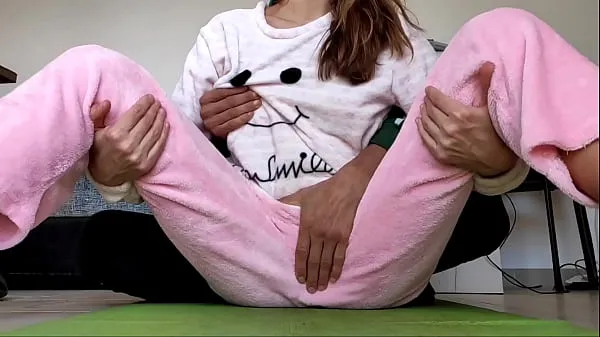 Färska asian amateur real homemade teasing pussy and small tits fetish in pajamas varma klipp
