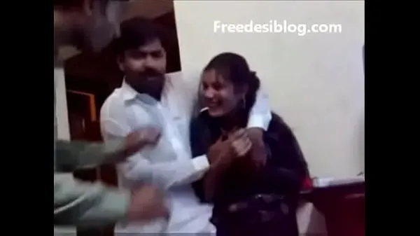 Pakistani Desi girl and boy enjoy in hostel room Klip hangat segar
